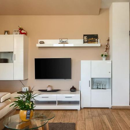 Activity Villa Gita With Pool And Grill In Tinjan מראה חיצוני תמונה