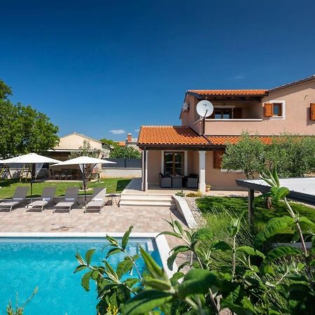 Activity Villa Gita With Pool And Grill In Tinjan מראה חיצוני תמונה