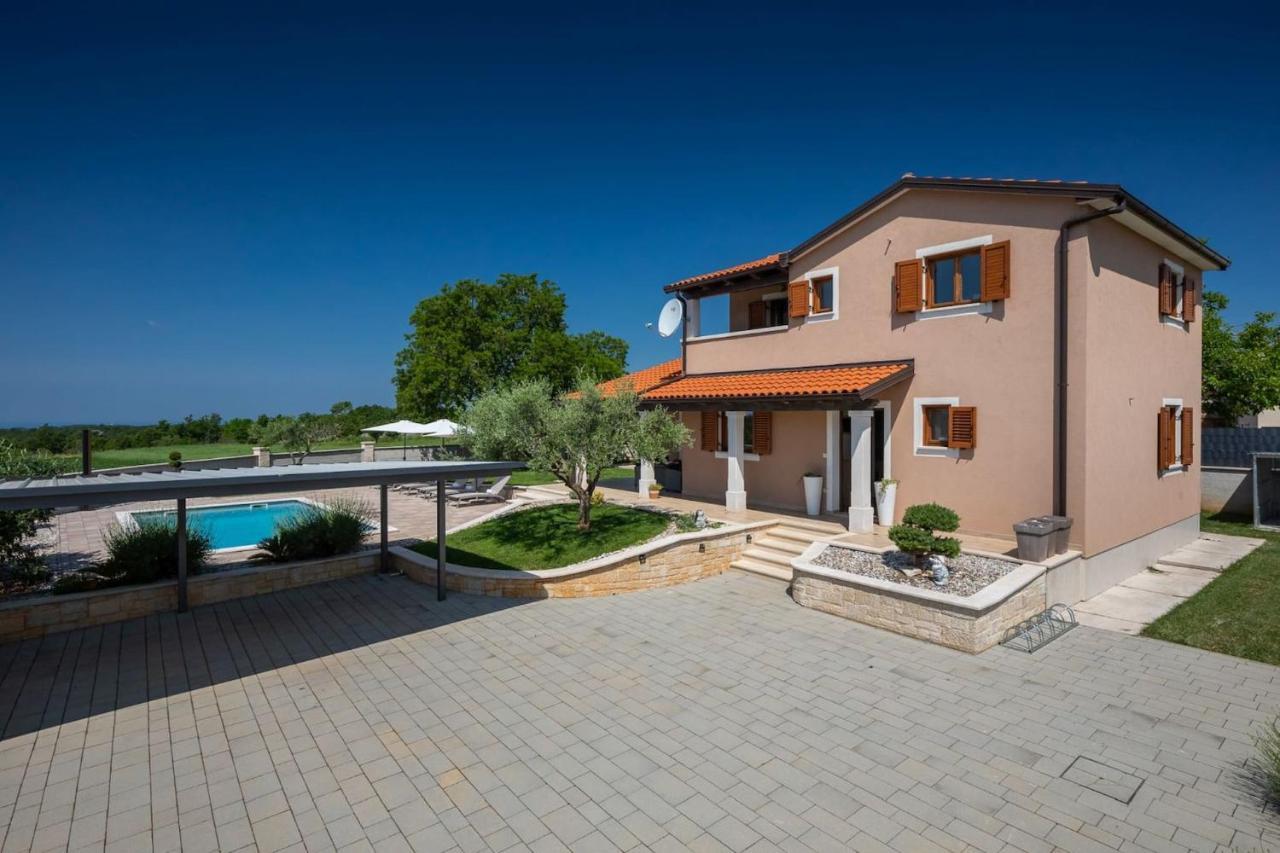 Activity Villa Gita With Pool And Grill In Tinjan מראה חיצוני תמונה
