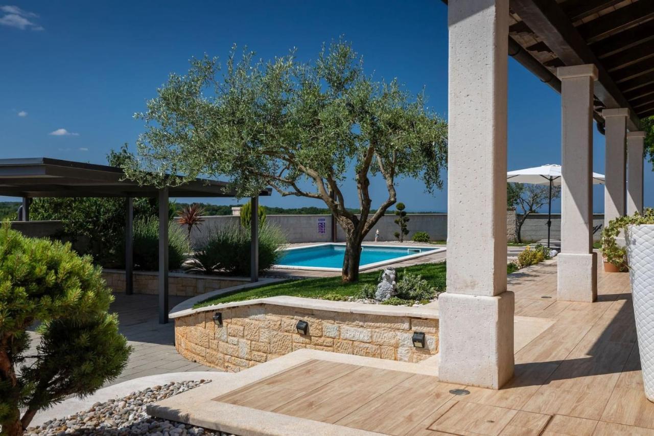 Activity Villa Gita With Pool And Grill In Tinjan מראה חיצוני תמונה