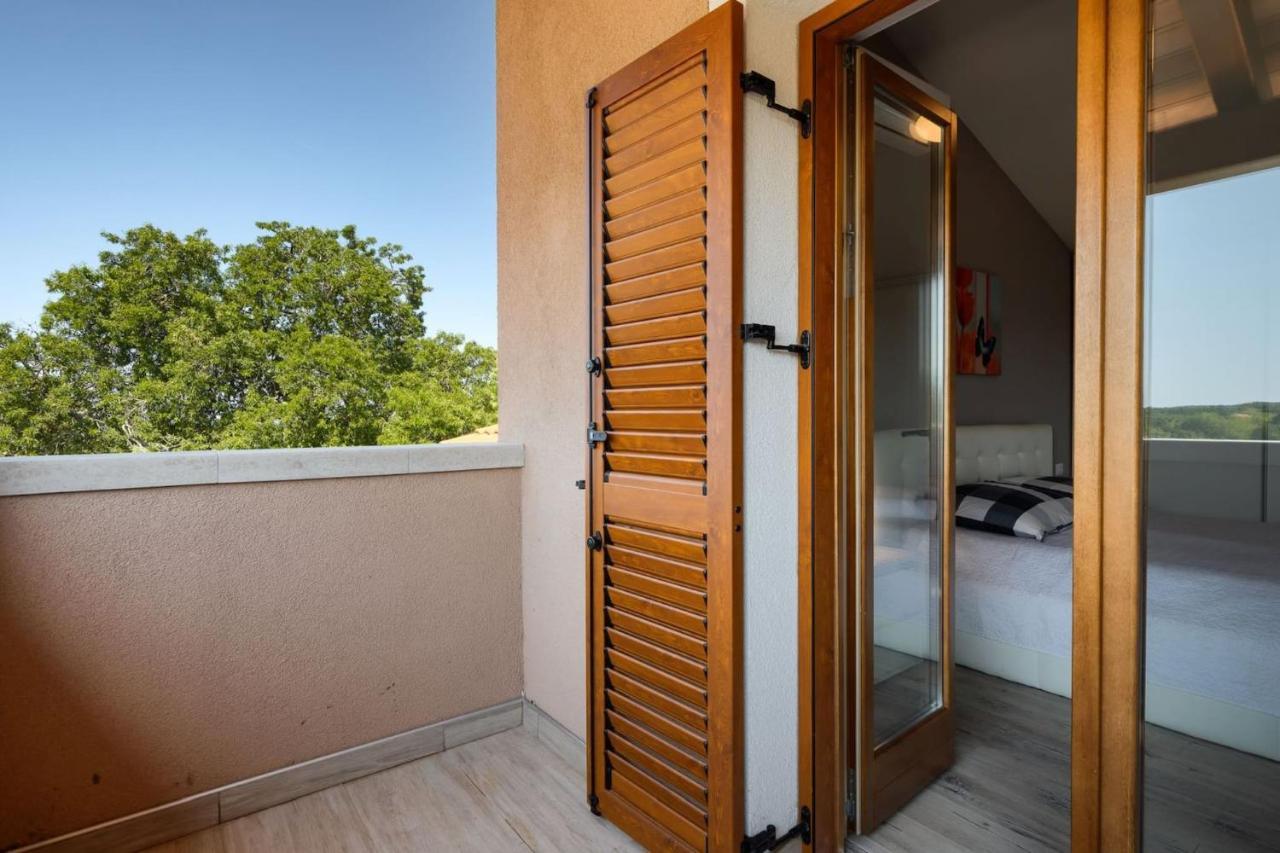 Activity Villa Gita With Pool And Grill In Tinjan מראה חיצוני תמונה