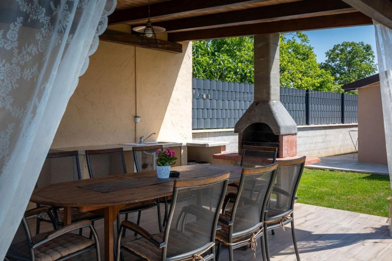 Activity Villa Gita With Pool And Grill In Tinjan מראה חיצוני תמונה