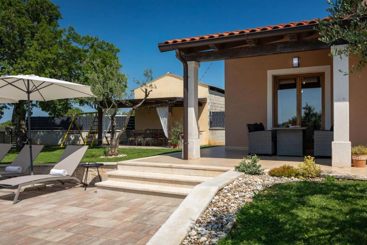 Activity Villa Gita With Pool And Grill In Tinjan מראה חיצוני תמונה