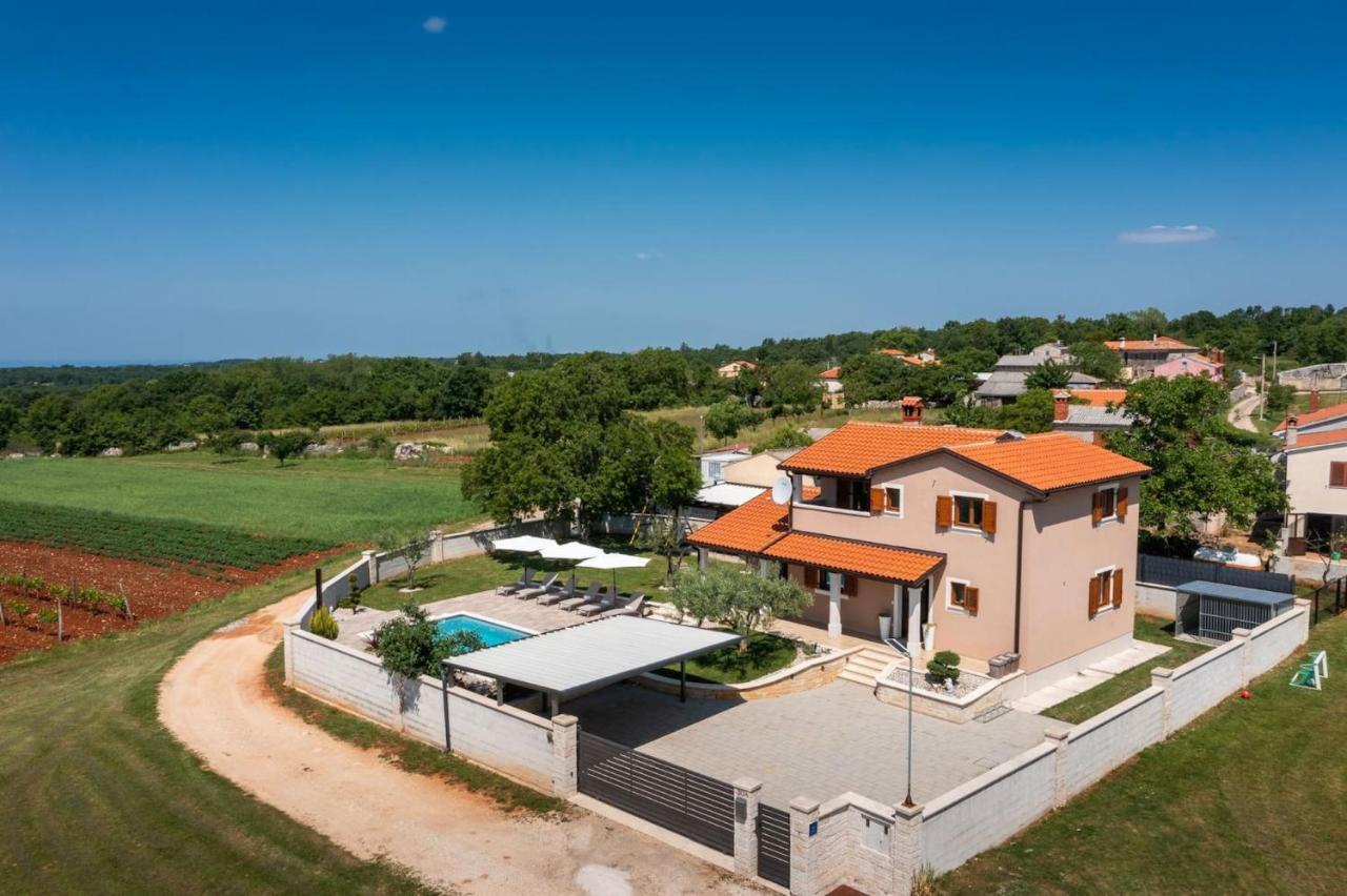 Activity Villa Gita With Pool And Grill In Tinjan מראה חיצוני תמונה